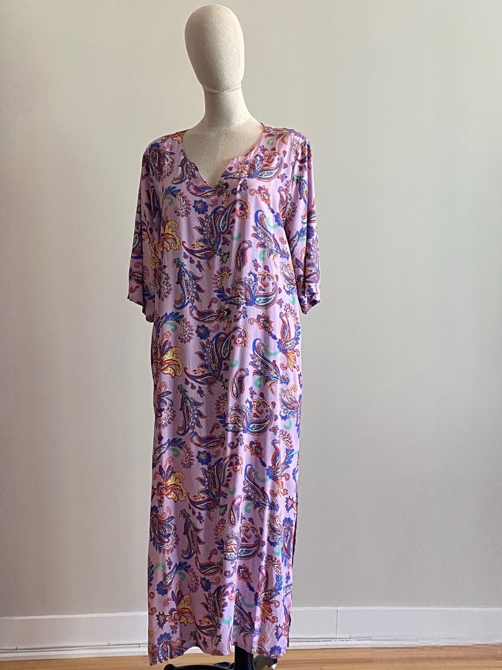 Stella Wittwagen Lavender Paisley Printed Caftan Dress. Size XS/S